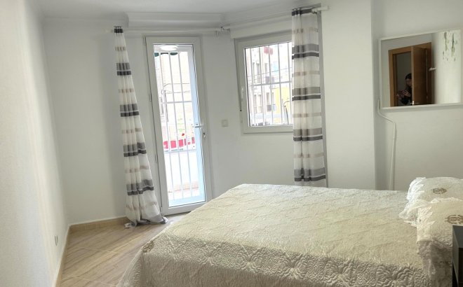 Herverkoop - Appartement -
Torrevieja - Playa del Cura