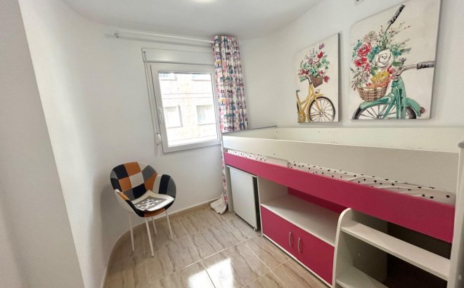 Herverkoop - Appartement -
Torrevieja - Playa del Cura