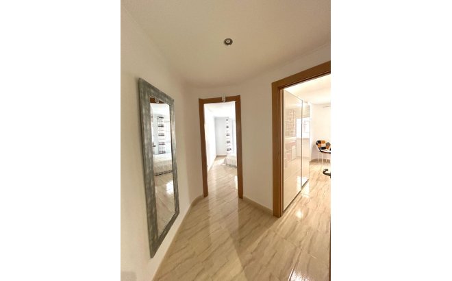 Herverkoop - Appartement -
Torrevieja - Playa del Cura