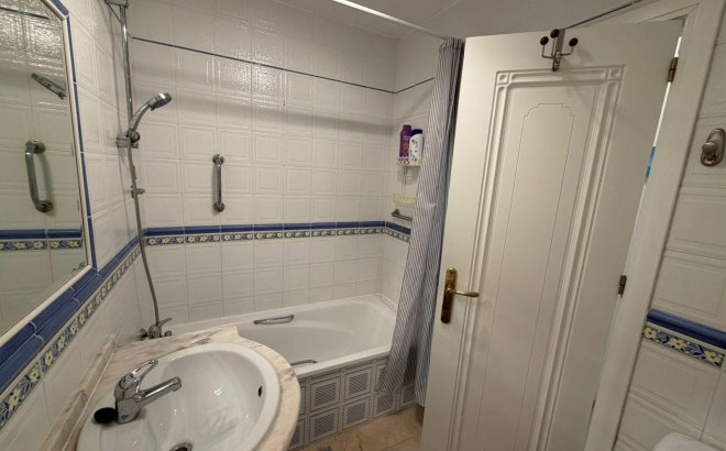 Herverkoop - Semi Detached -
Orihuela Costa - Playa Flamenca