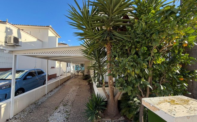 Herverkoop - Semi Detached -
Orihuela Costa - Playa Flamenca