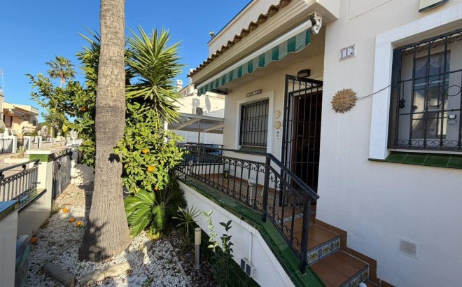 Herverkoop - Semi Detached -
Orihuela Costa - Playa Flamenca