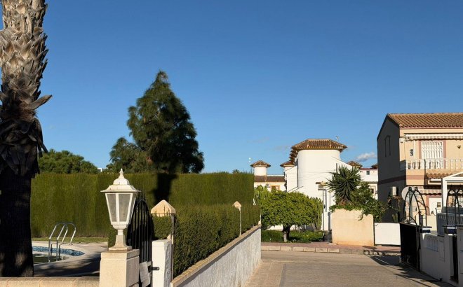 Herverkoop - Semi Detached -
Orihuela Costa - Playa Flamenca