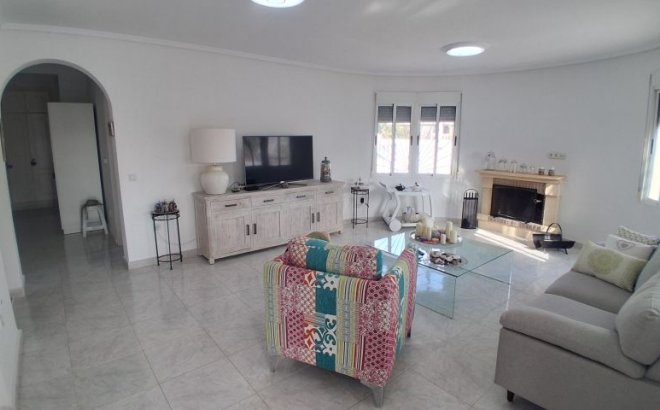 Resale - Villa -
Rojales - Inland