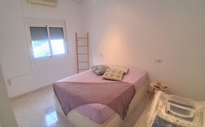 Resale - Villa -
Rojales - Inland