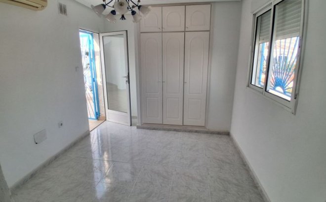 Resale - Villa -
Rojales - Inland