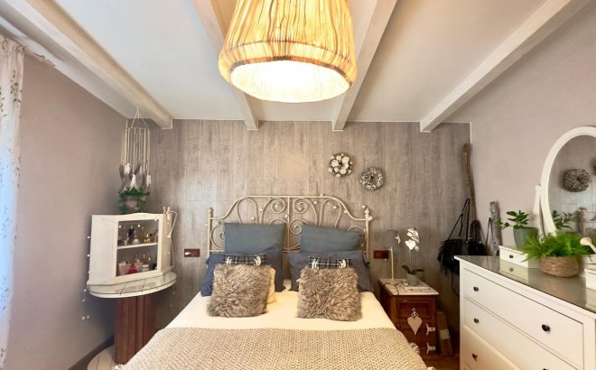 Resale - Villa -
Torrevieja - Torreblanca