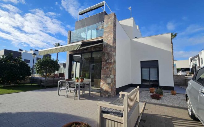 Resale - Villa -
Orihuela Costa - Costa Blanca