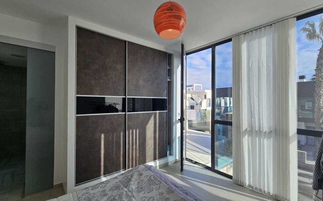 Resale - Villa -
Orihuela Costa - Costa Blanca