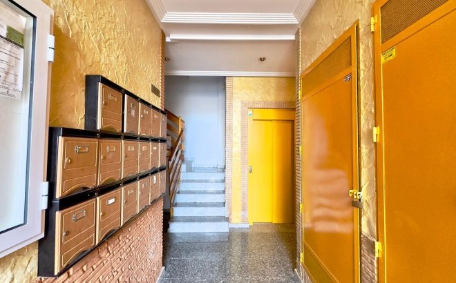 Resale - Apartment -
Torrevieja - Centro