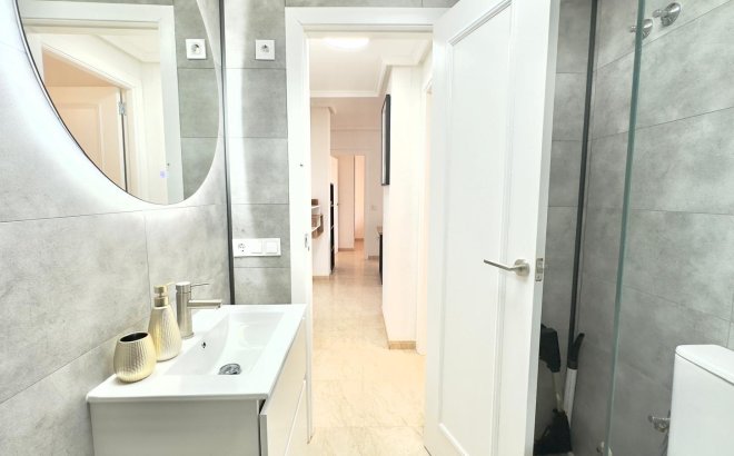 Resale - Apartment -
Torrevieja - Centro