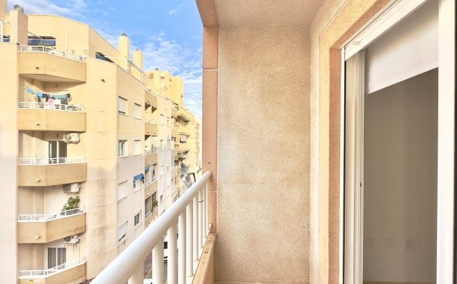 Resale - Apartment -
Torrevieja - Centro