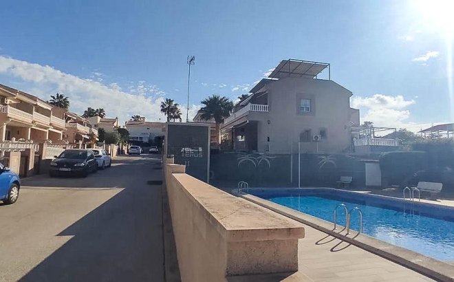 Herverkoop - Town House -
Torrevieja - Los Altos