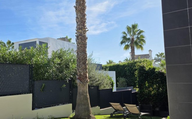 Revente - Villa -
Orihuela Costa - Villamartín