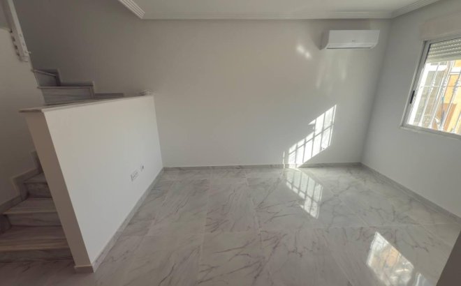 Resale - Town House -
Torrevieja - Aguas Nuevas