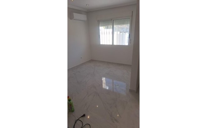 Resale - Town House -
Torrevieja - Aguas Nuevas