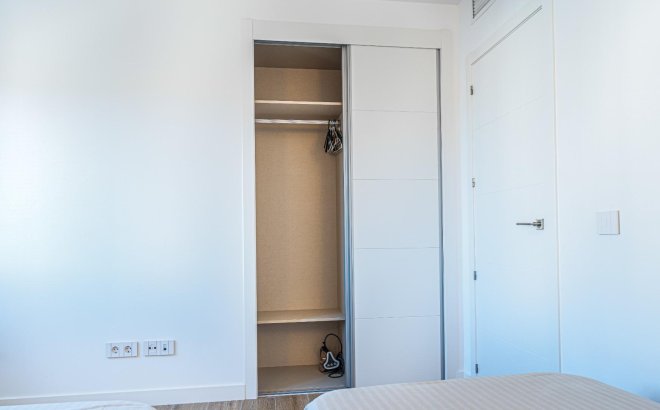 Resale - Apartment -
Torrevieja - Punta Prima