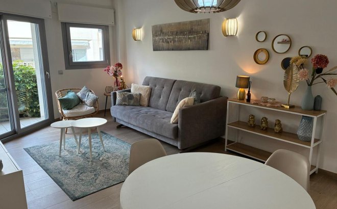 Resale - Apartment -
Torrevieja - Costa Blanca