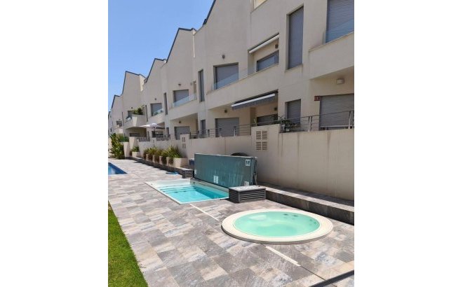 Resale - Apartment -
Torrevieja - Costa Blanca
