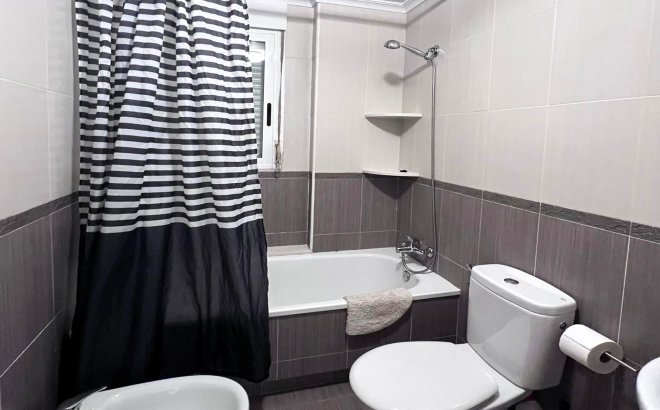 Resale - Apartment -
Torrevieja - Playa de los Locos