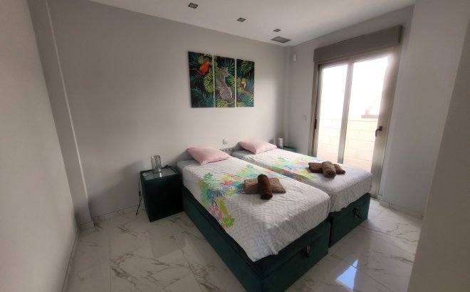 Resale - Villa -
Orihuela Costa - Costa Blanca