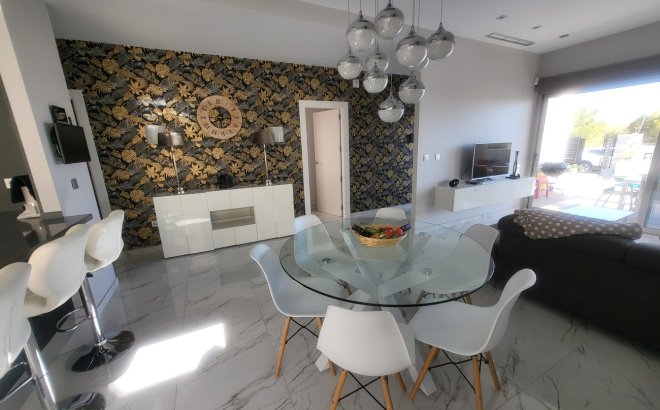 Resale - Villa -
Orihuela Costa - Costa Blanca