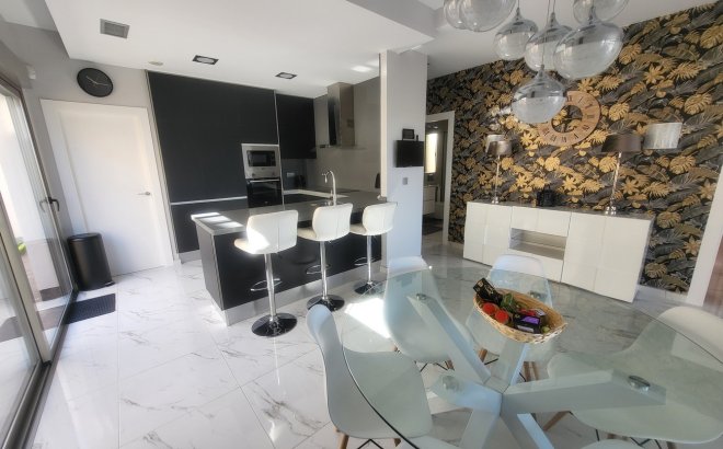 Resale - Villa -
Orihuela Costa - Costa Blanca