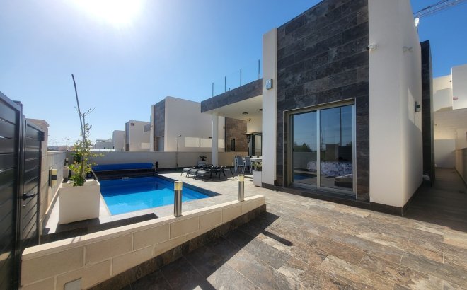 Resale - Villa -
Orihuela Costa - Costa Blanca