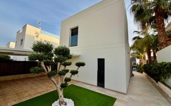 Resale - Villa -
Rojales - Cuidad Quesada