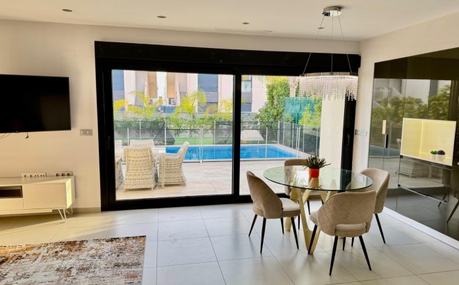 Resale - Villa -
Rojales - Cuidad Quesada