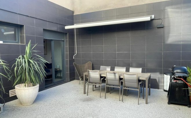 Resale - Villa -
Villamartin - Costa Blanca