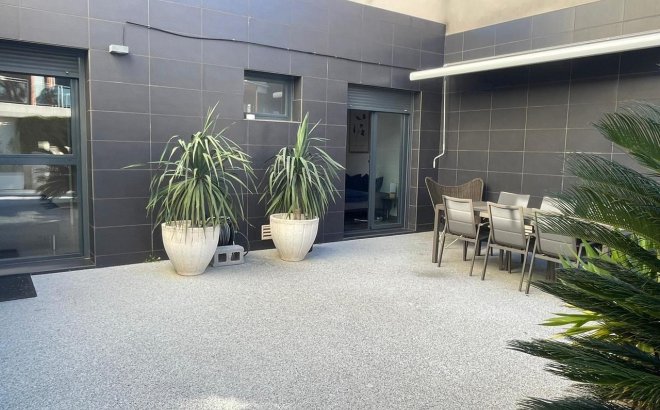 Resale - Villa -
Villamartin - Costa Blanca