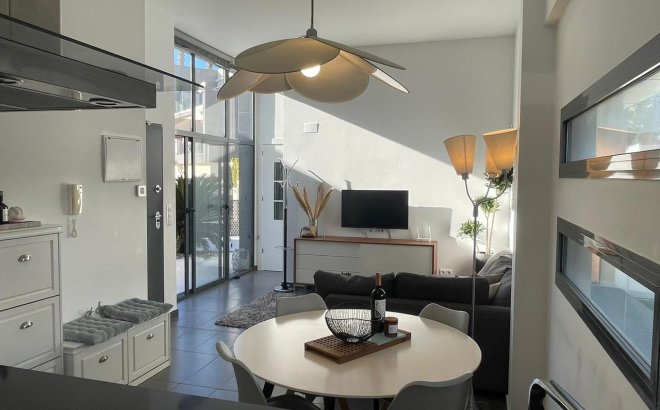 Resale - Villa -
Villamartin - Costa Blanca