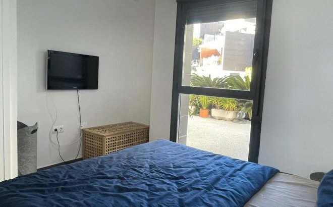 Resale - Villa -
Villamartin - Costa Blanca