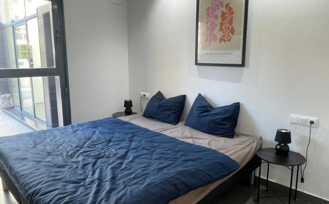 Resale - Villa -
Villamartin - Costa Blanca