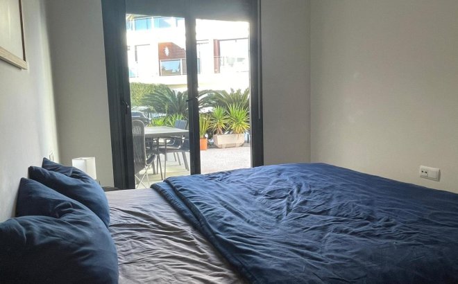 Resale - Villa -
Villamartin - Costa Blanca