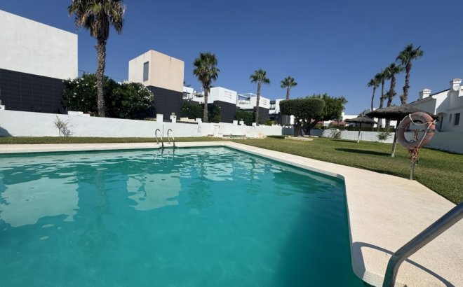 Resale - Villa -
Villamartin - Costa Blanca