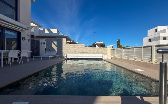 Resale - Villa -
San Miguel de Salinas - Bellavista