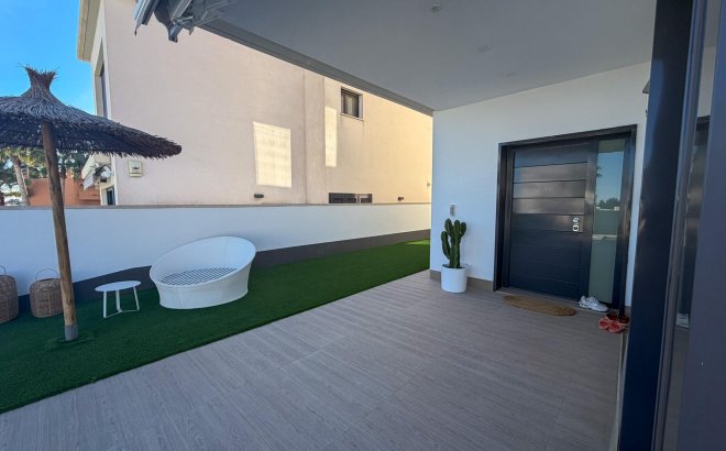 Resale - Villa -
San Miguel de Salinas - Bellavista