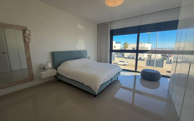 Resale - Villa -
San Miguel de Salinas - Bellavista