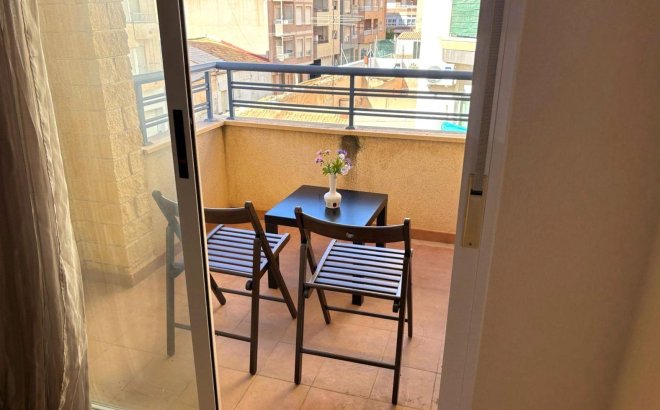 Revente - Appartement -
Torrevieja - Centro