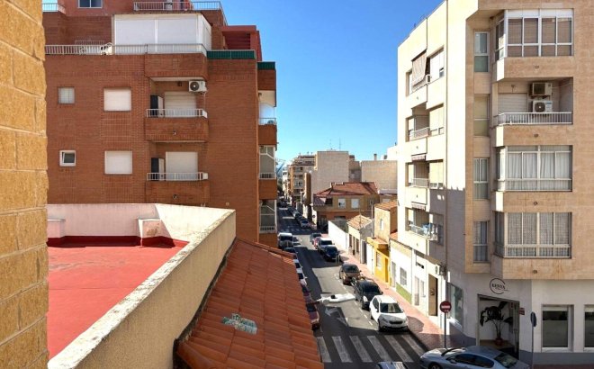 Revente - Appartement -
Torrevieja - Centro