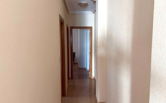 Revente - Appartement -
Torrevieja - Centro