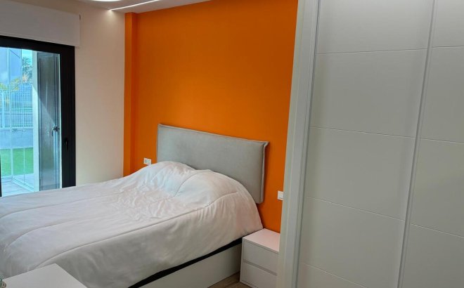 Resale - Apartment -
Villamartin - Costa Blanca