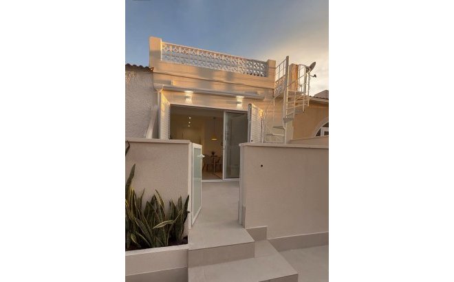 Resale - Villa -
Torrevieja - El Chaparral