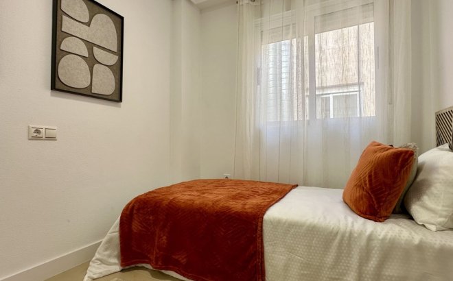 Resale - Apartment -
Torrevieja - Costa Blanca