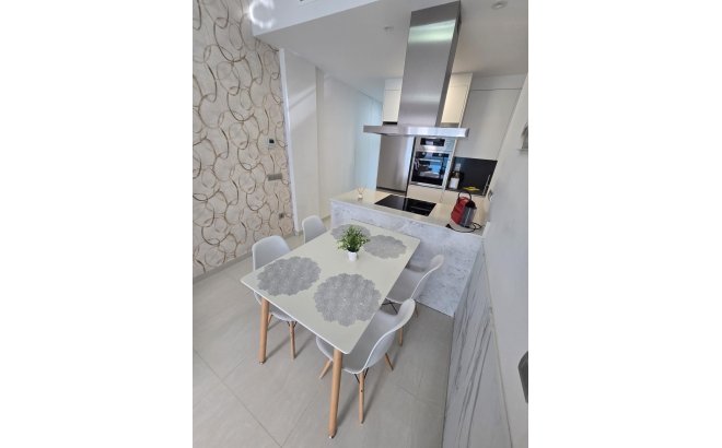 Herverkoop - Appartement -
Torrevieja - Estacion De Autobuses