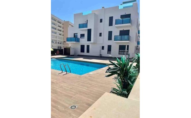 Herverkoop - Appartement -
Torrevieja - Estacion De Autobuses