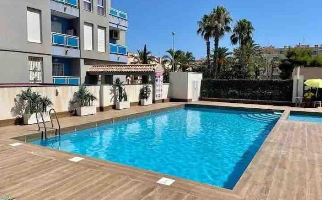 Herverkoop - Appartement -
Torrevieja - Estacion De Autobuses