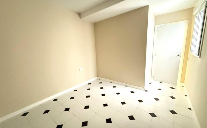 Resale - Apartment -
Torrevieja - Centro